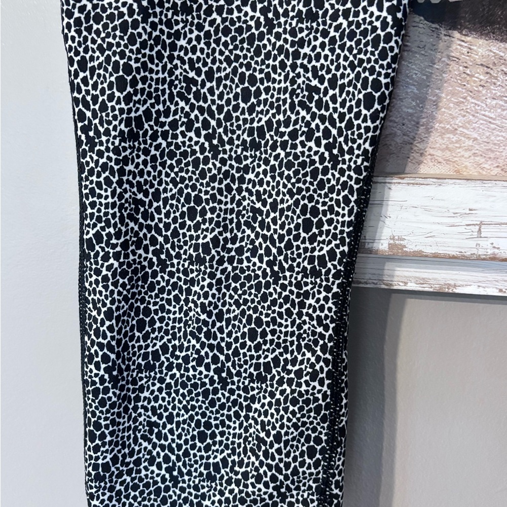 NIKE Dri-Fit Relay Capri Leggings Black White Dot Leopard Print Size Lg - Picture 4 of 6